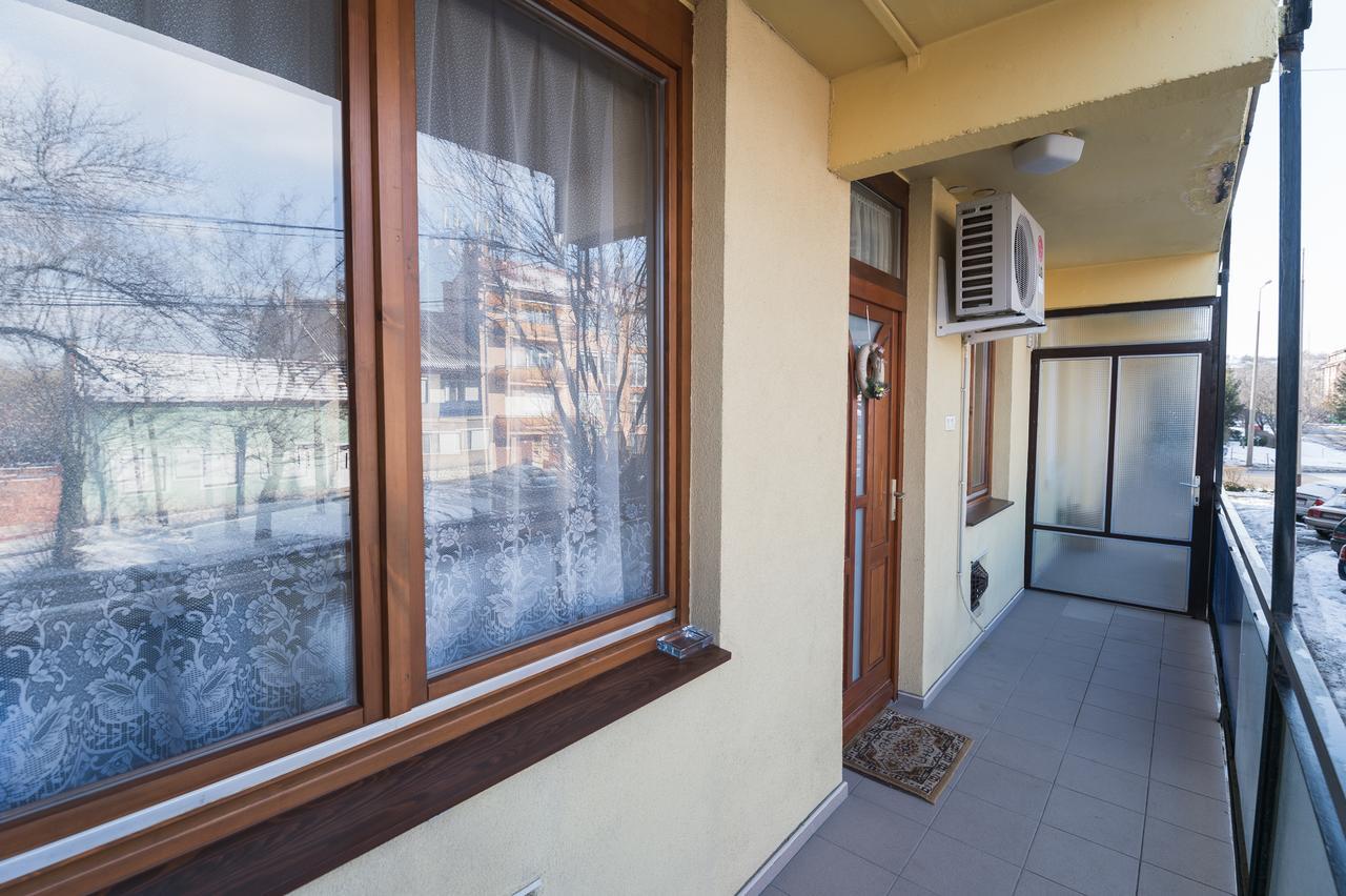 Lujzi Apartman Eger Exterior foto